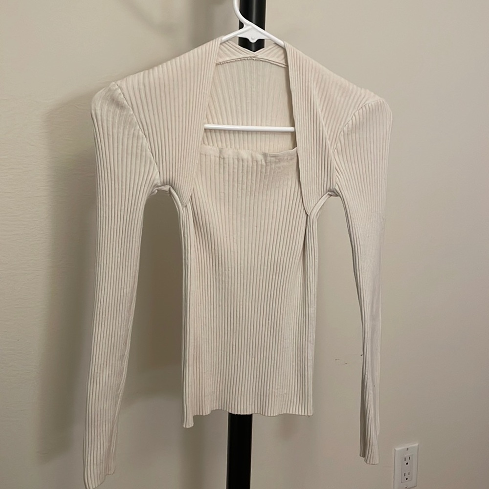 A slim sweater, good bottom